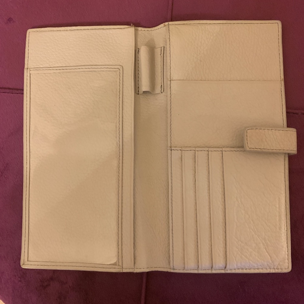 🦄Light gray cow leather wallet $37